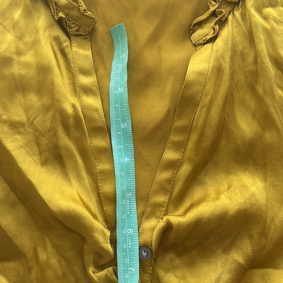 Express golden 100% silk blouse, as new! Size Medium - Picture 7 of 9